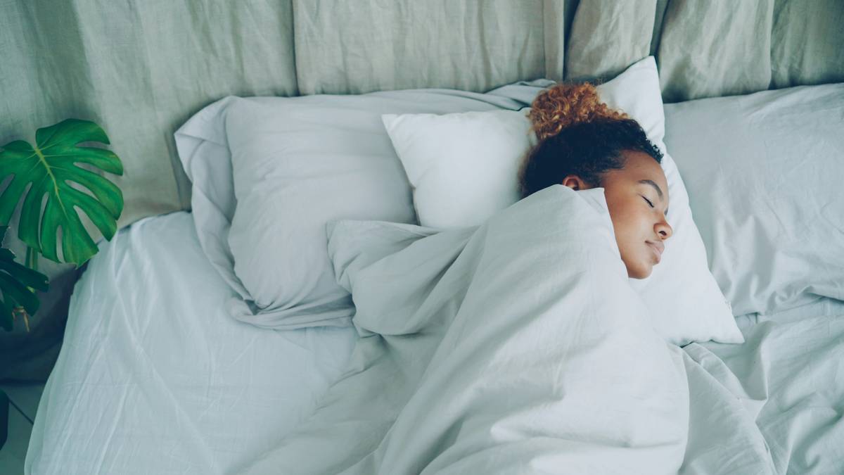 Graphical representation of improved sleep patterns using lemon balm