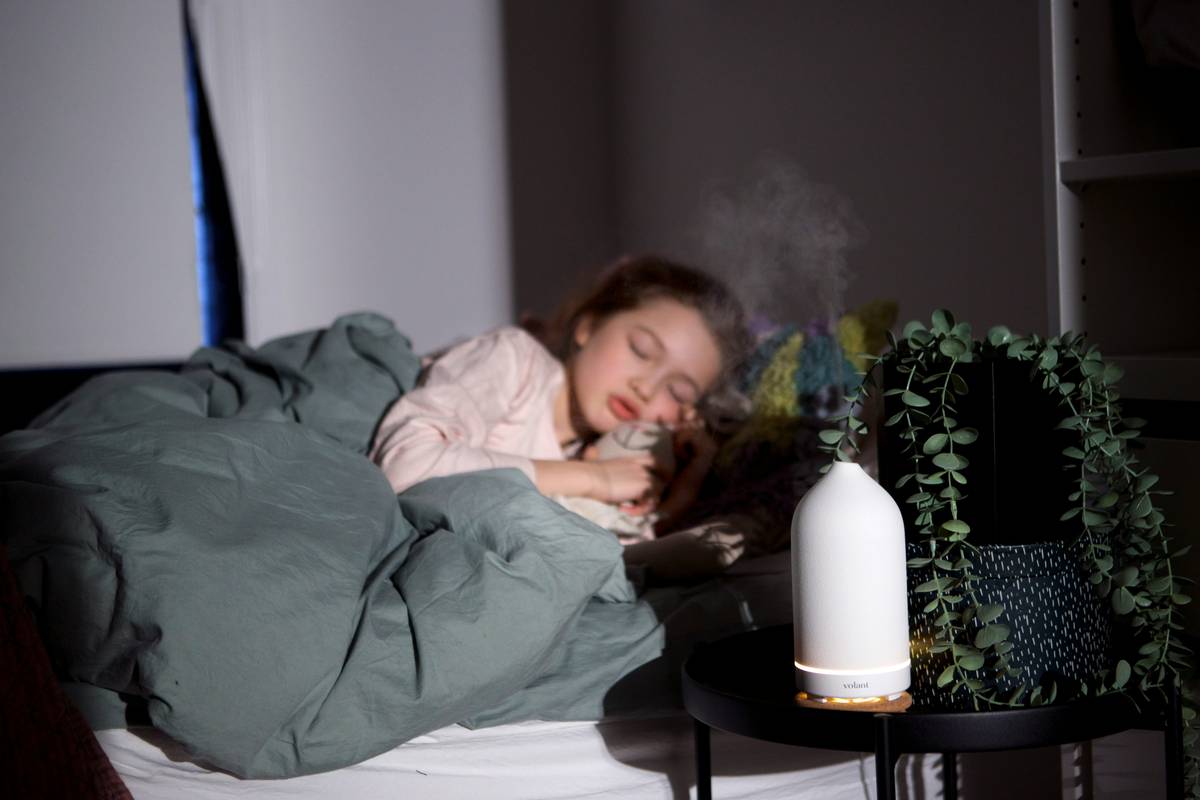 Illustration showing relationship between poor sleep and weight gain.