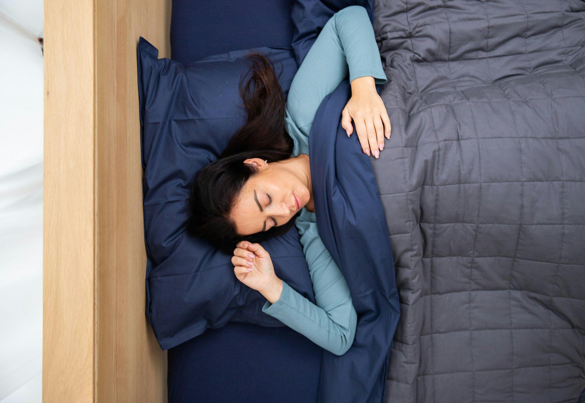 Sleep Aid Lemon: How Lemon Balm Boosts Restful Sleep and Weight Loss