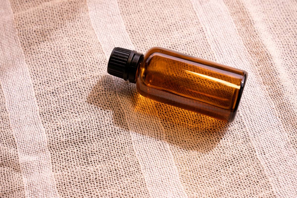 Comparison table showing different forms of calm lemon balm: tea vs capsule vs tincture.